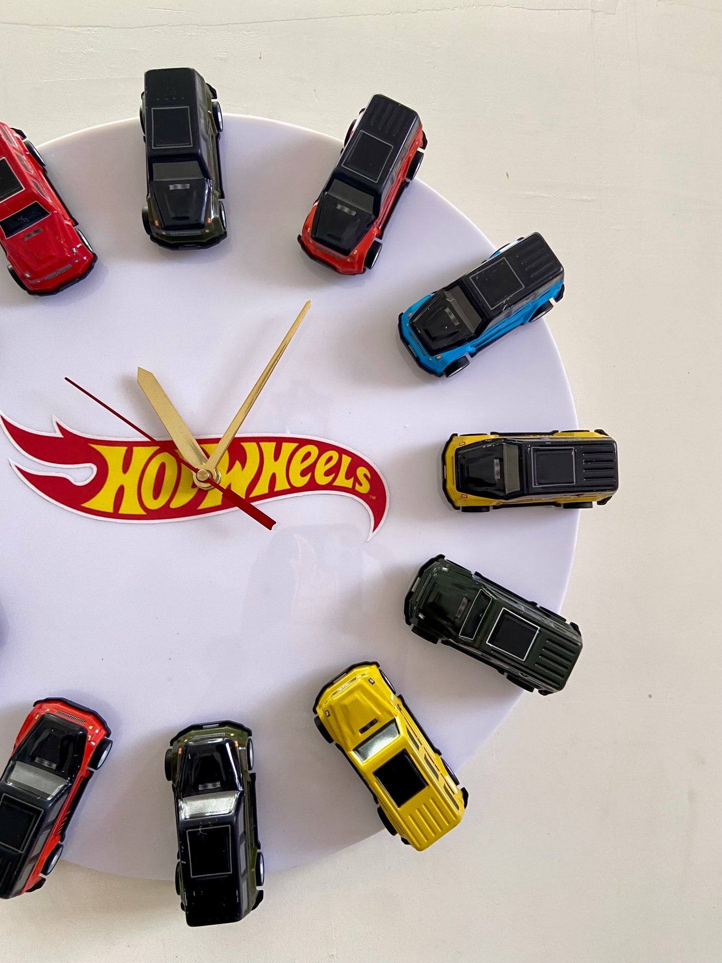 .Hot Wheels SUV & Luxury Car Wall Clock 13 Inch | 12 Die-Cast Cars | Car Lover Wall Decor