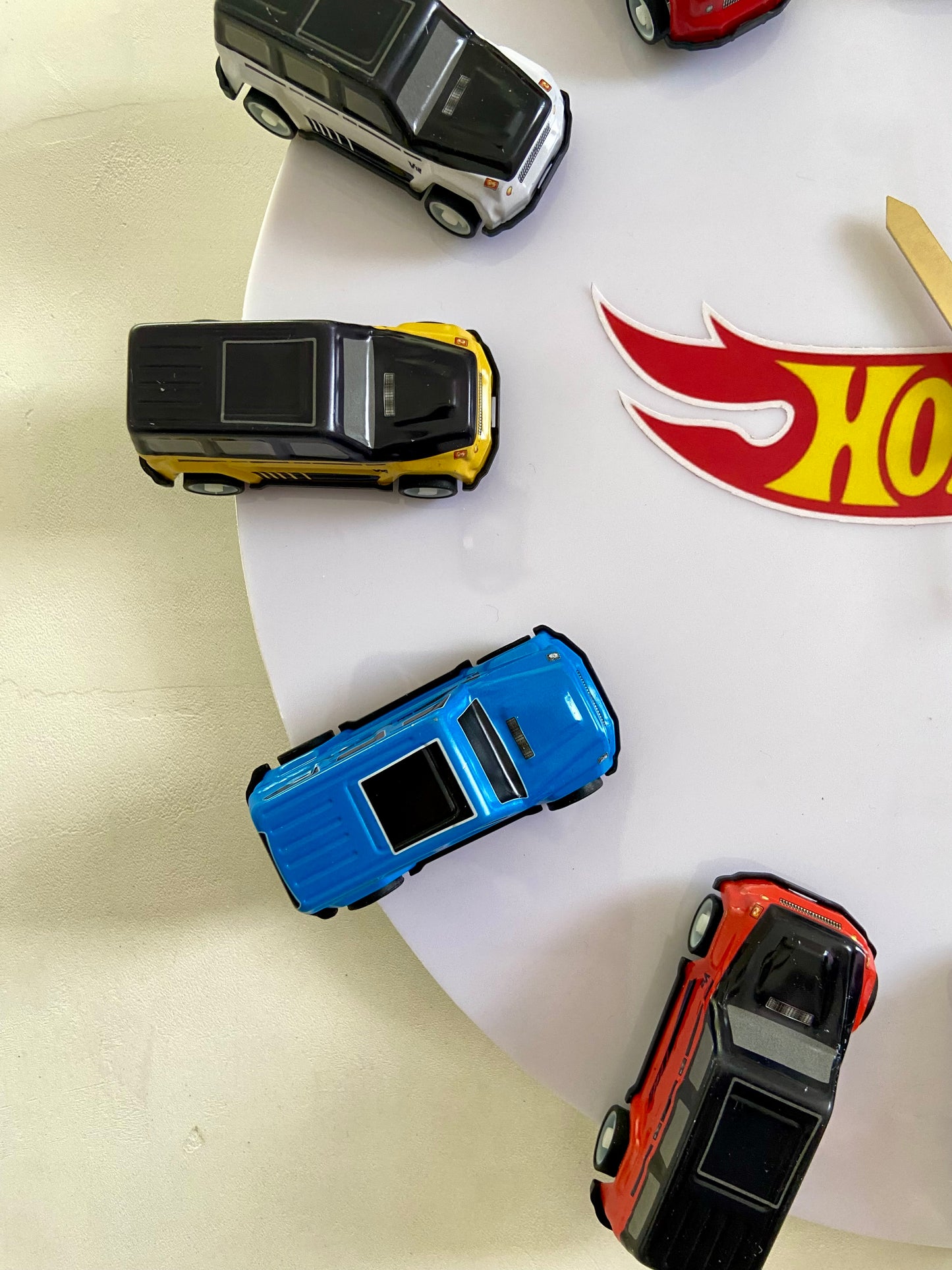 .Hot Wheels SUV & Luxury Car Wall Clock 13 Inch | 12 Die-Cast Cars | Car Lover Wall Decor