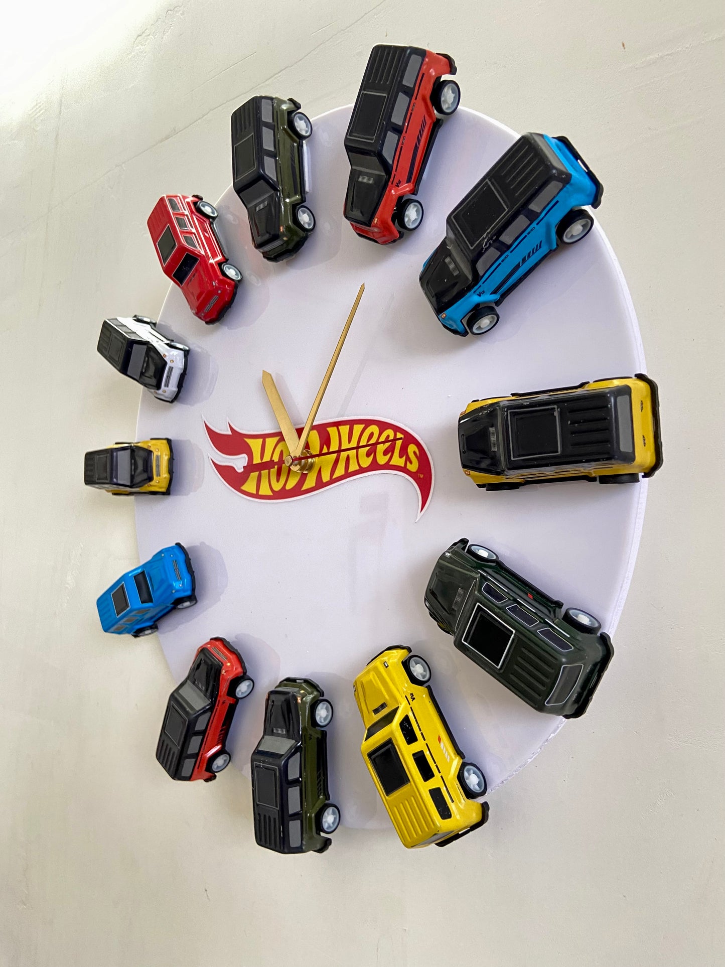 .Hot Wheels SUV & Luxury Car Wall Clock 13 Inch | 12 Die-Cast Cars | Car Lover Wall Decor